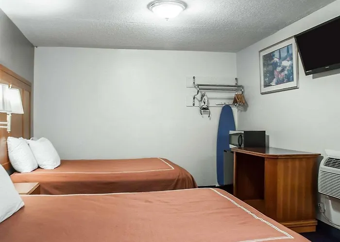 Castle Inn & Suites Niagara Falls
