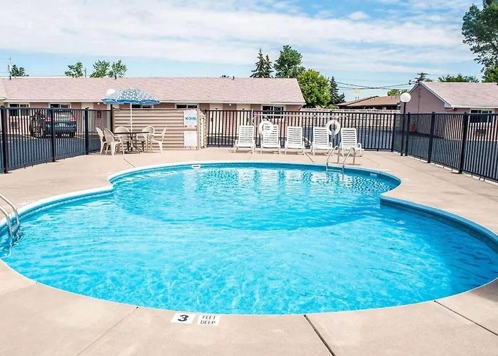Castle Inn & Suites Niagara Falls
