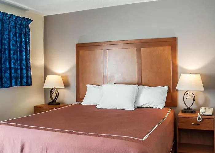 Castle Inn & Suites Niagara Falls