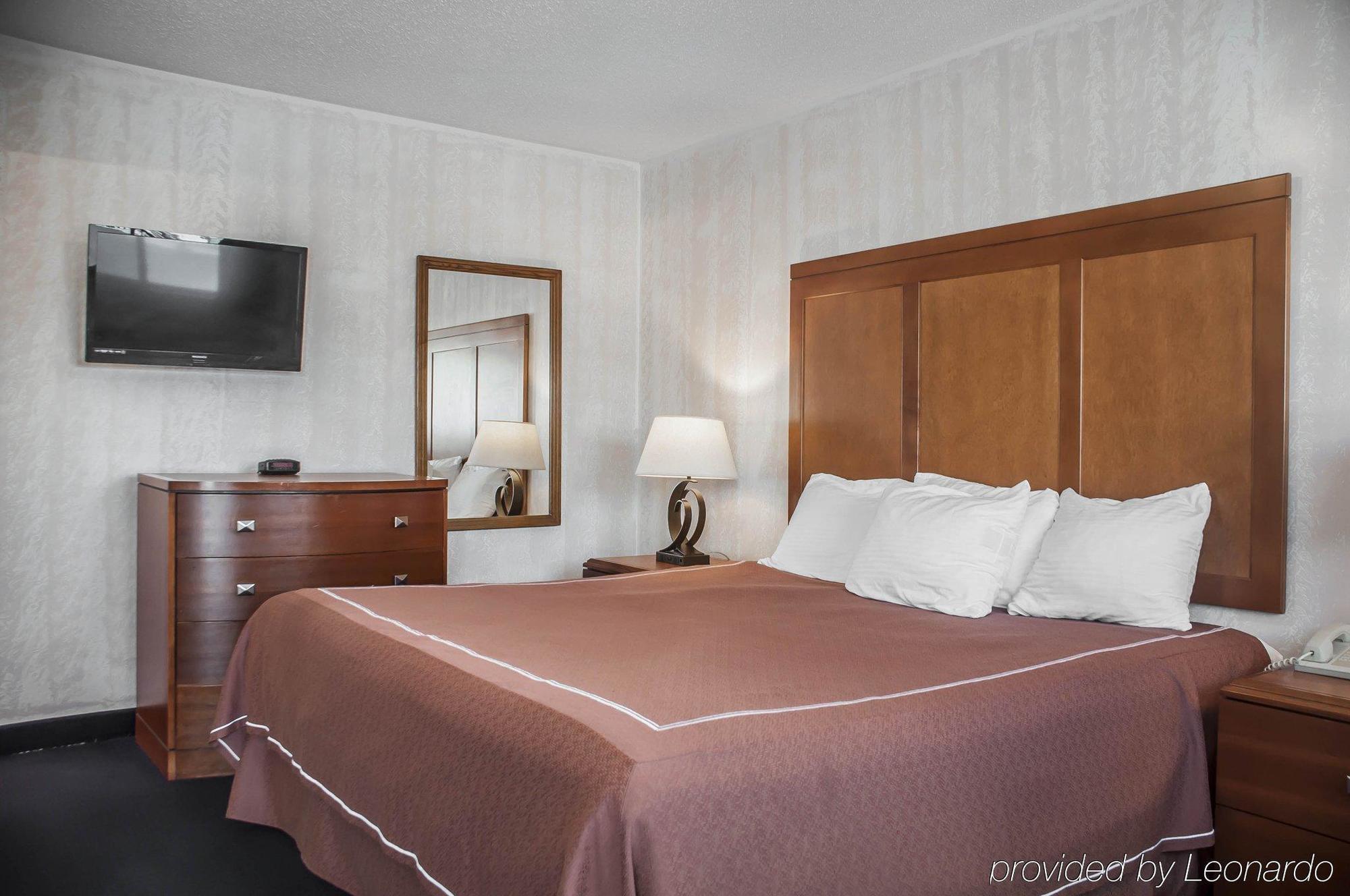 Castle & Motel 2*